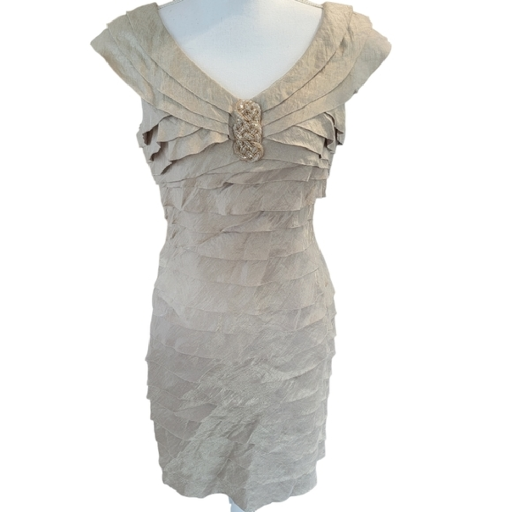London Times Textured Ruffle Cocktail Dress Size 8 beige sand dollar beaded NWT‎